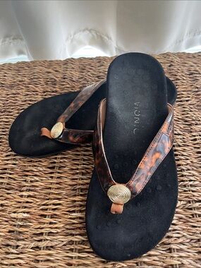 Vionic Black Footbed Sandals with Brown Tortoiseshell Straps